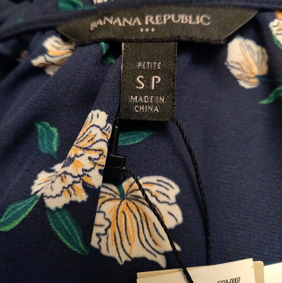 NWT Banana Republic Petite Button Up Blouse - Picture 4 of 5